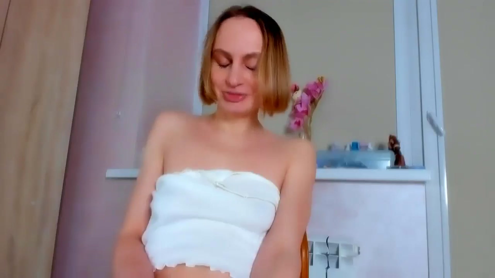 Gallery image thumbnail from Elenapre's myfreecams stream on, 02/18/2025, 07:00 image 10 of 20