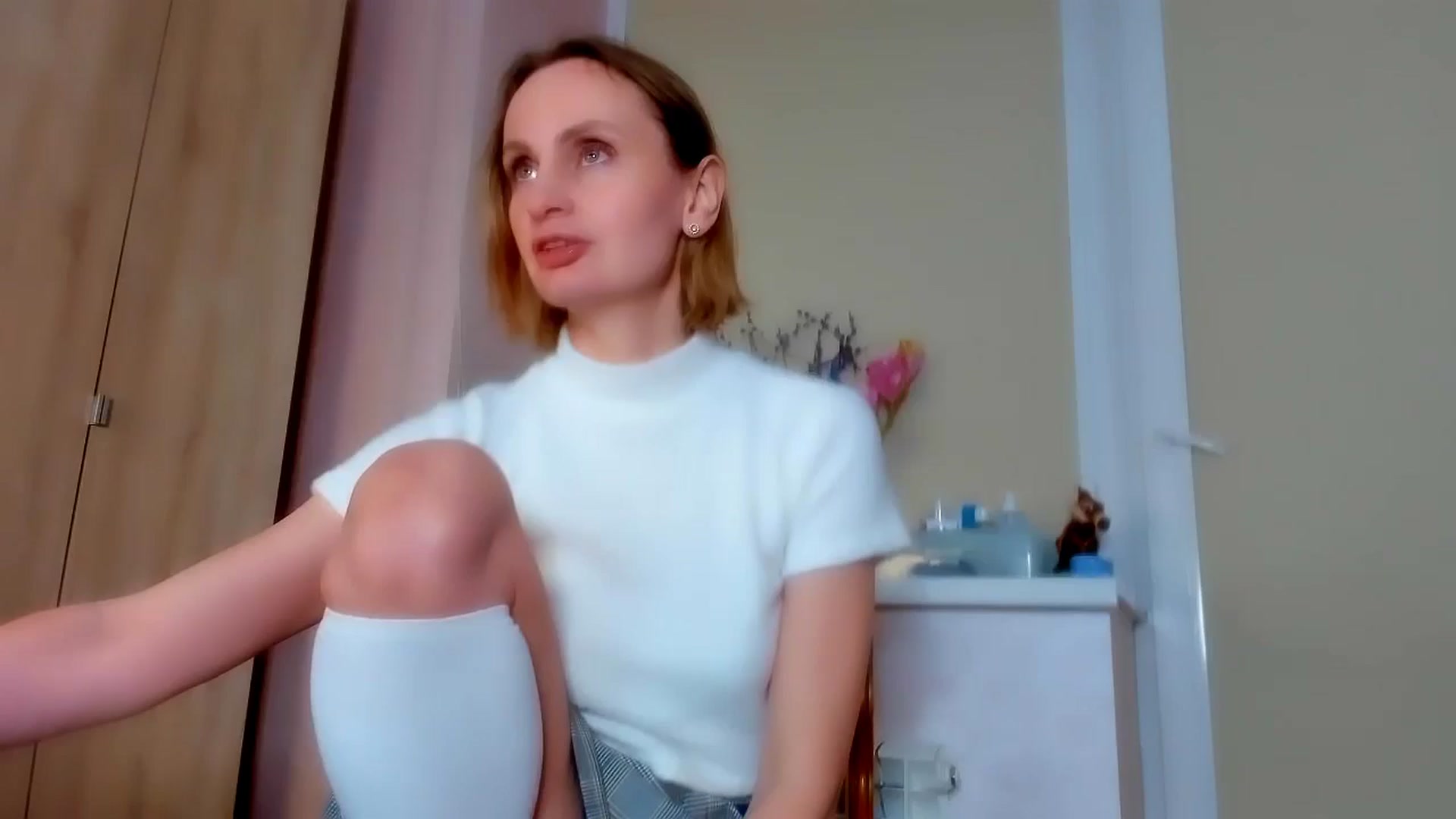 Gallery image thumbnail from Elenapre's myfreecams stream on, 04/18/2025, 04:40 image 1 of 20