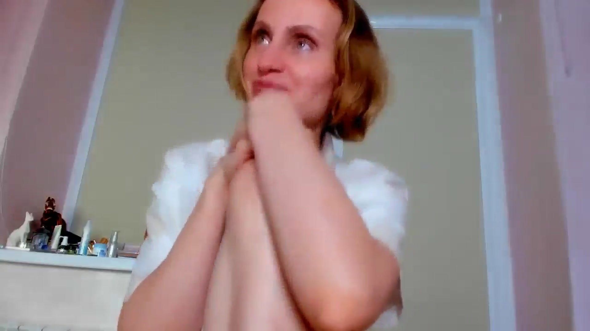 Gallery image thumbnail from Elenapre's myfreecams stream on, 07/04/2025, 07:17 image 15 of 20