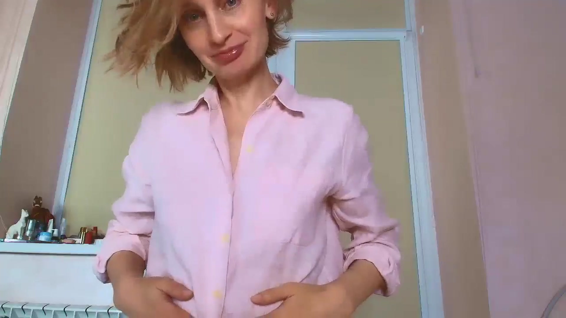 Gallery image thumbnail from Elenapre's myfreecams stream on, 08/12/2025, 07:10 image 16 of 20