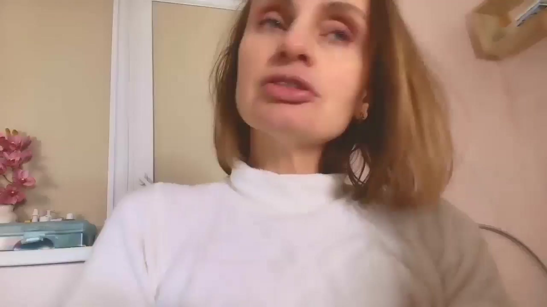 Gallery image thumbnail from Elenapre's myfreecams stream on, 11/28/2025, 07:02 image 11 of 20