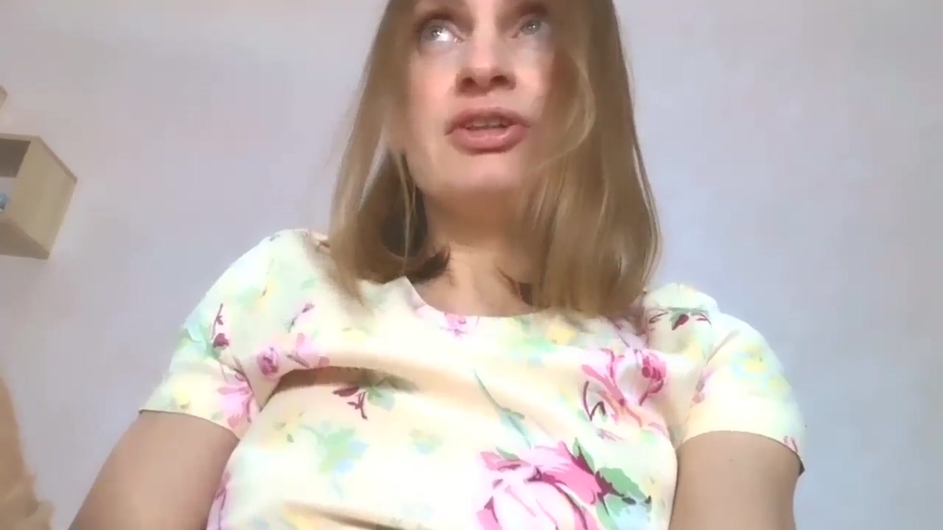 Gallery image thumbnail from Elenapre's myfreecams stream on, 04/03/2026, 03:59 image 19 of 20