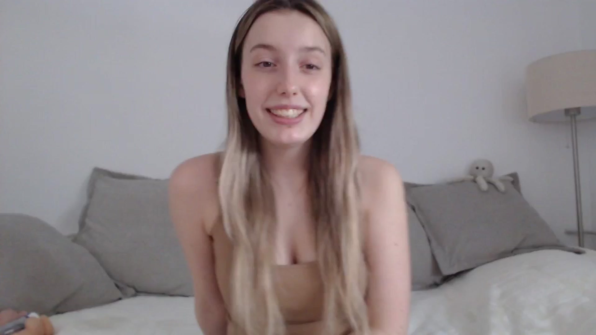 Gallery image thumbnail from Elenaxkiss's myfreecams stream on, 04/16/2025, 12:11 image 8 of 20