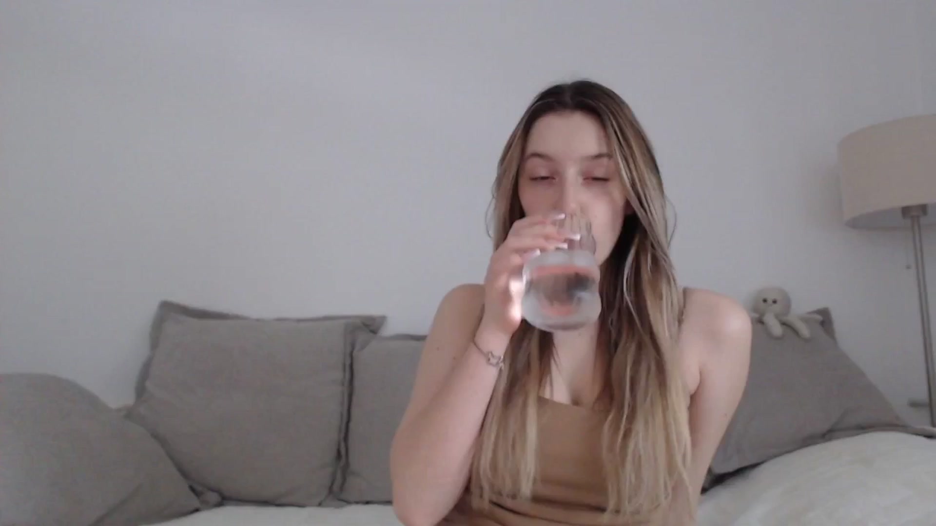 Gallery image thumbnail from Elenaxkiss's myfreecams stream on, 04/16/2025, 12:11 image 1 of 20