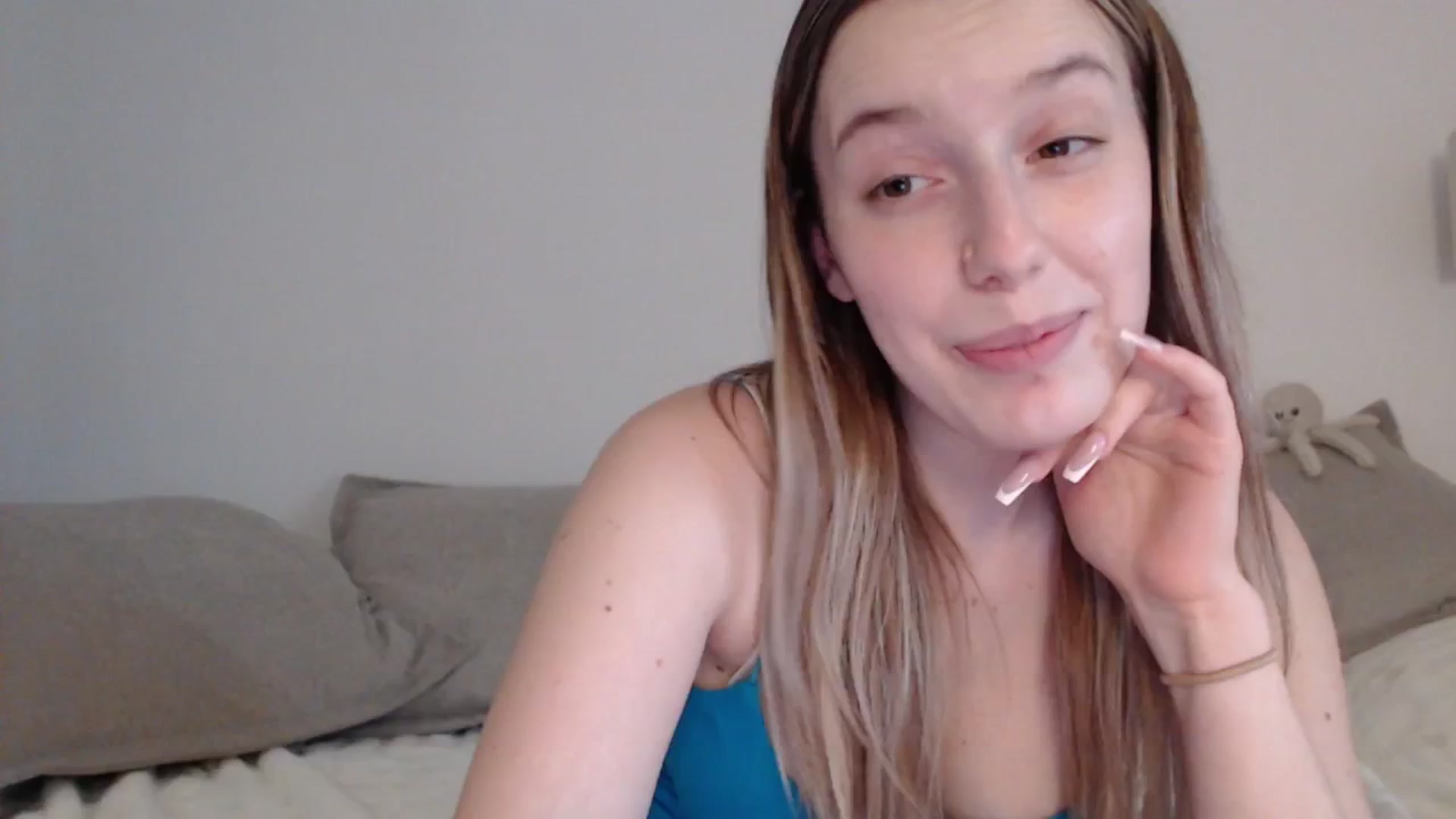 Gallery image thumbnail from Elenaxkiss's myfreecams stream on, 04/16/2025, 17:44 image 13 of 20