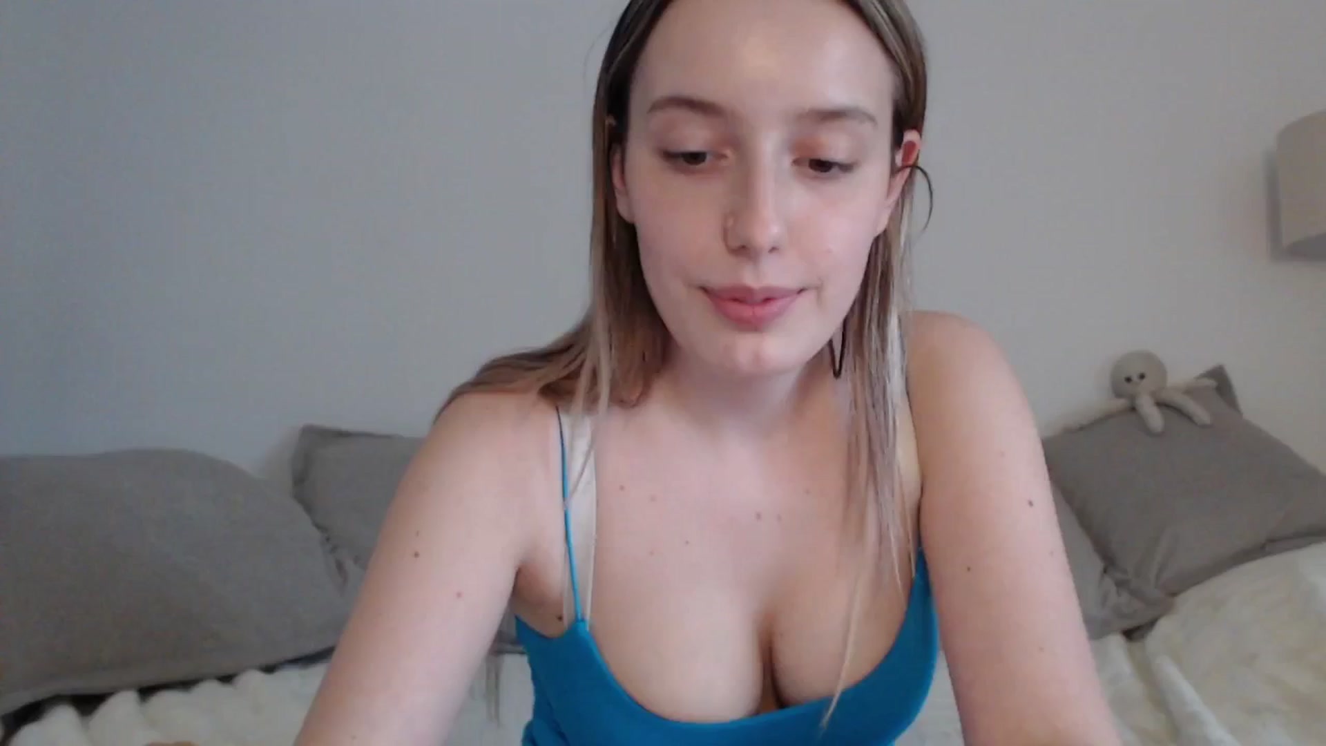 Gallery image thumbnail from Elenaxkiss's myfreecams stream on, 04/16/2025, 17:44 image 3 of 20