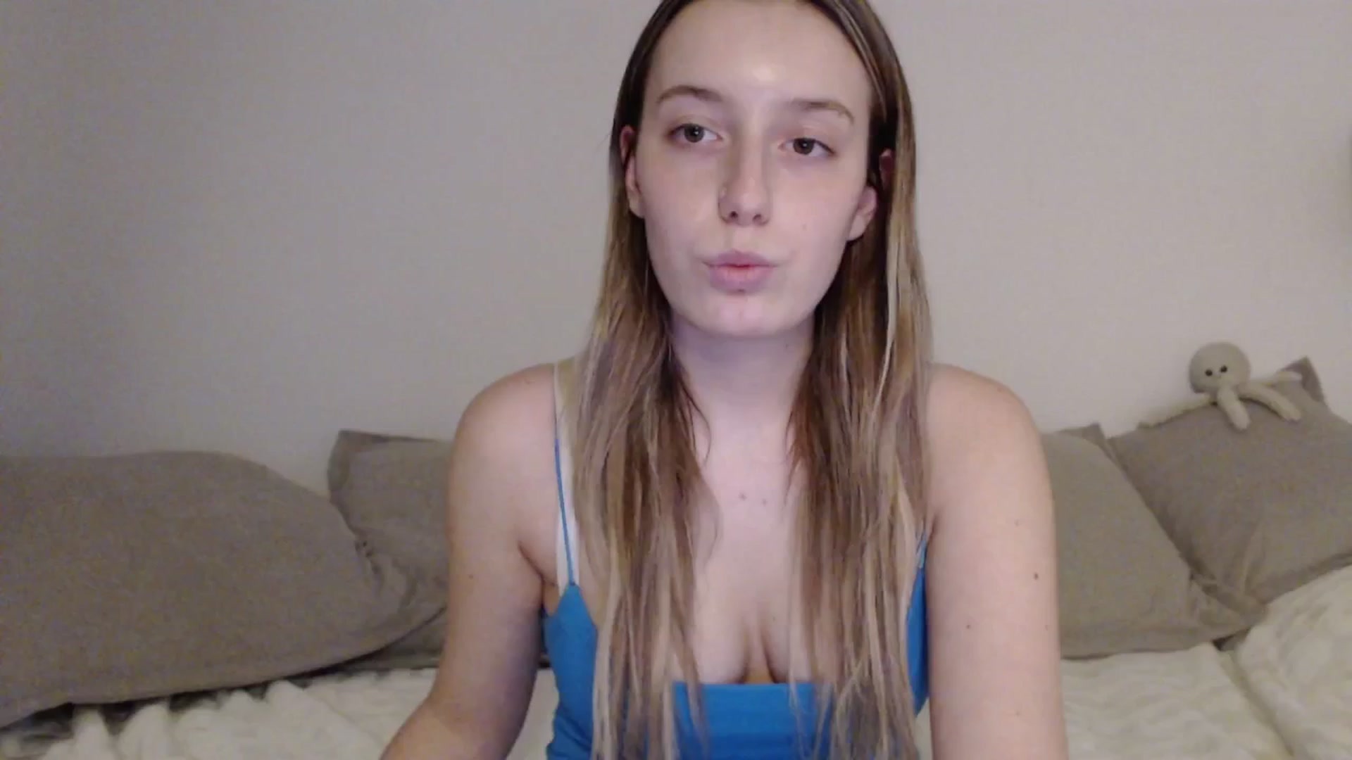 Gallery image thumbnail from Elenaxkiss's myfreecams stream on, 04/16/2025, 17:44 image 19 of 20