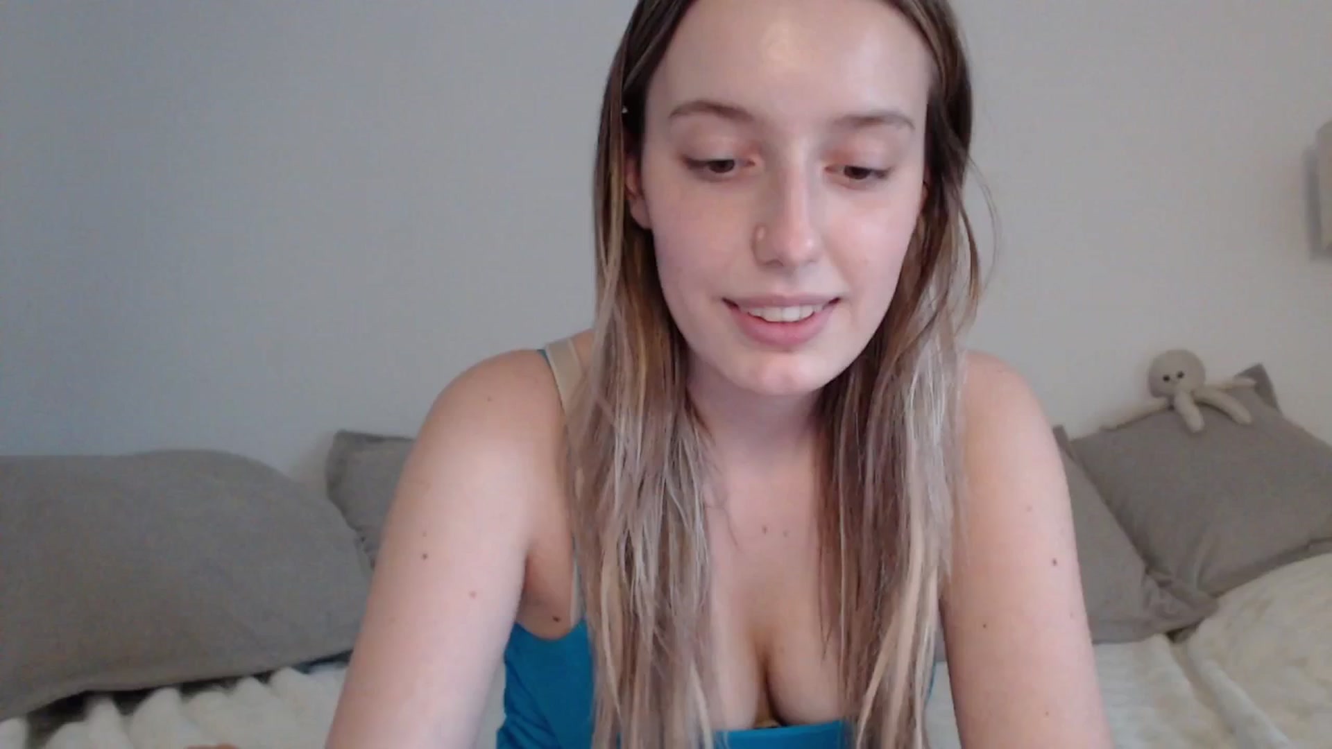 Gallery image thumbnail from Elenaxkiss's myfreecams stream on, 04/16/2025, 17:44 image 10 of 20