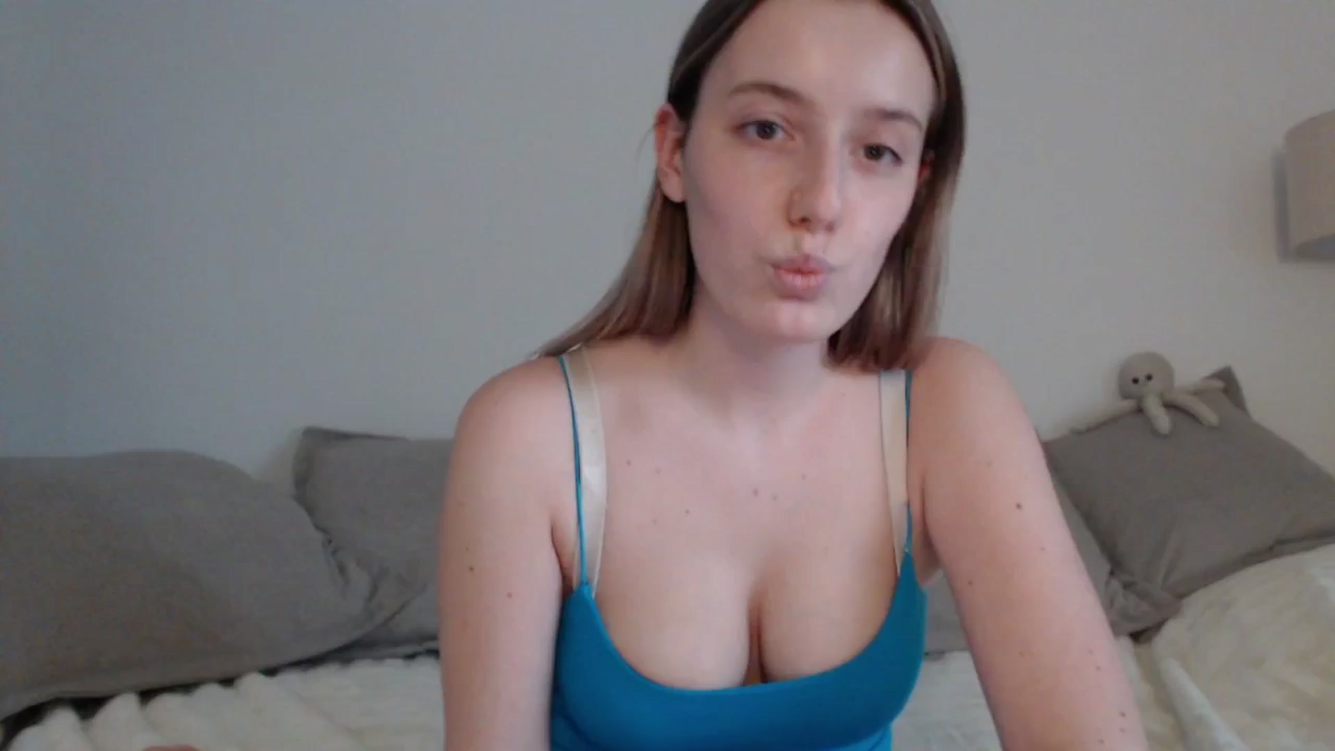Gallery image thumbnail from Elenaxkiss's myfreecams stream on, 04/16/2025, 17:44 image 4 of 20