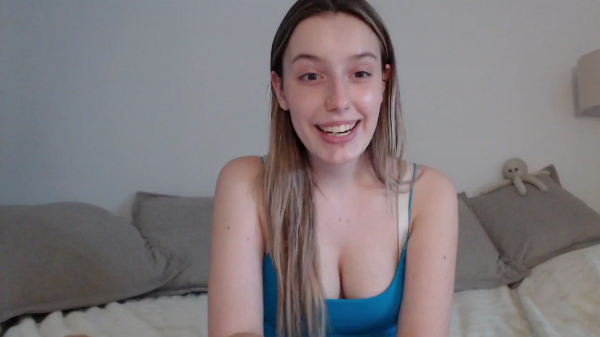 Gallery image thumbnail from Elenaxkiss's myfreecams stream on, 04/16/2025, 17:44 image 5 of 20