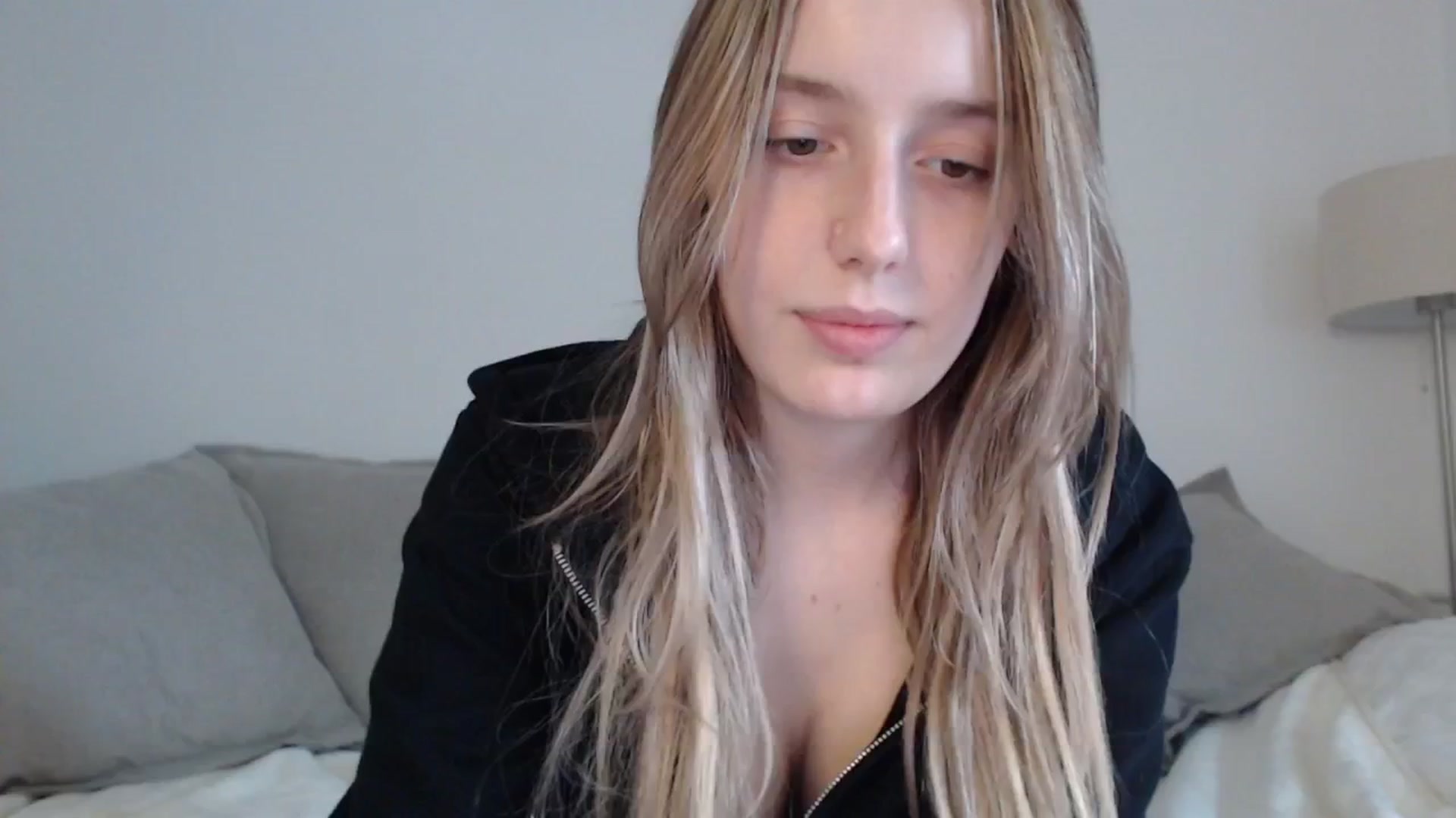 Gallery image thumbnail from Elenaxkiss's myfreecams stream on, 04/19/2025, 13:08 image 19 of 20