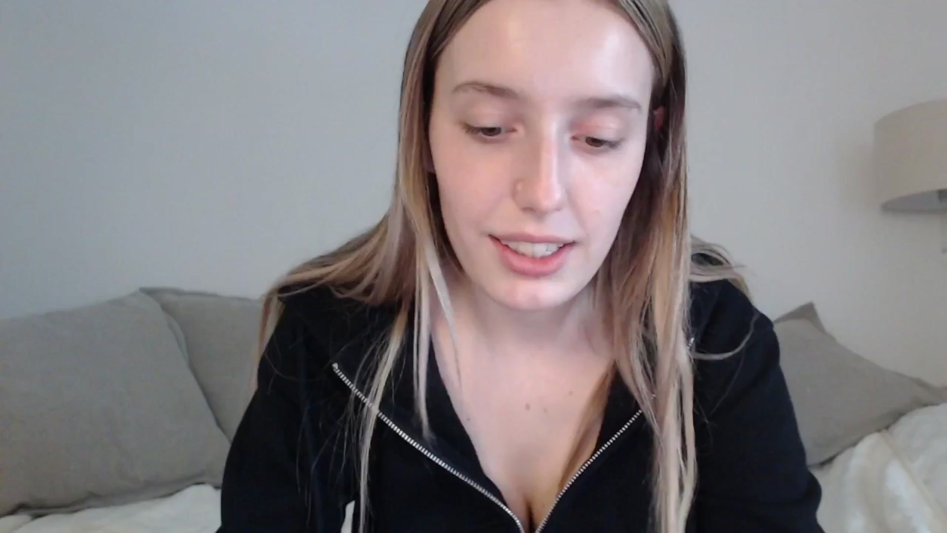 Gallery image thumbnail from Elenaxkiss's myfreecams stream on, 04/19/2025, 13:08 image 14 of 20