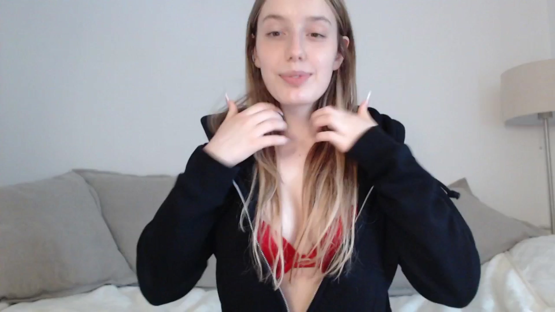Gallery image thumbnail from Elenaxkiss's myfreecams stream on, 04/19/2025, 13:08 image 18 of 20