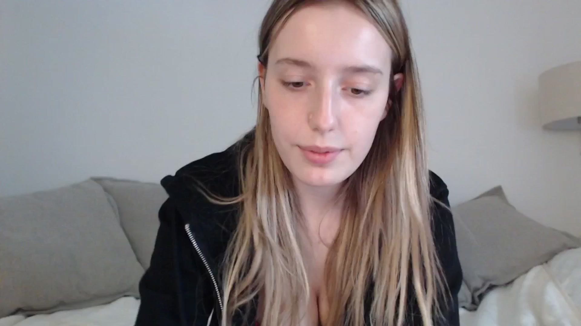 Gallery image thumbnail from Elenaxkiss's myfreecams stream on, 04/19/2025, 13:08 image 10 of 20