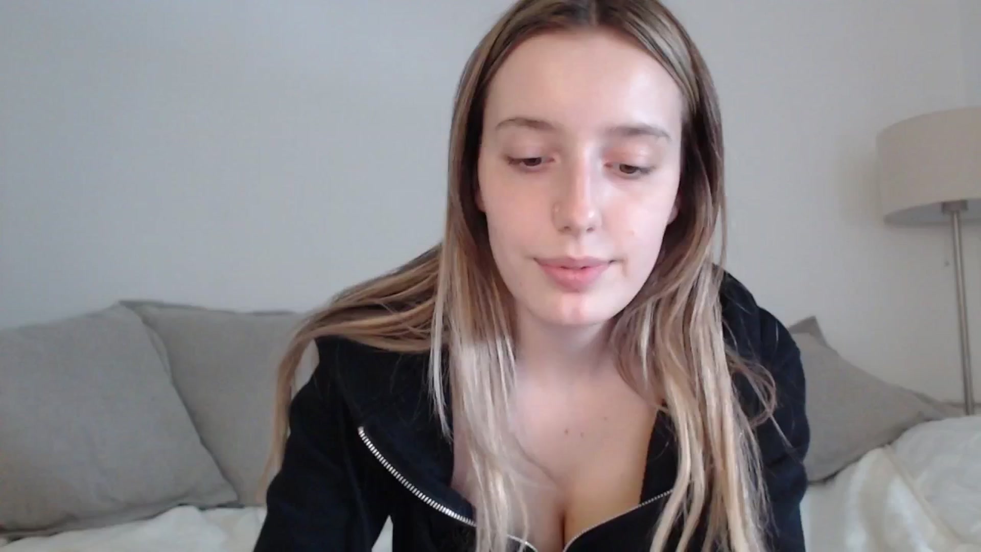 Gallery image thumbnail from Elenaxkiss's myfreecams stream on, 04/19/2025, 13:08 image 20 of 20
