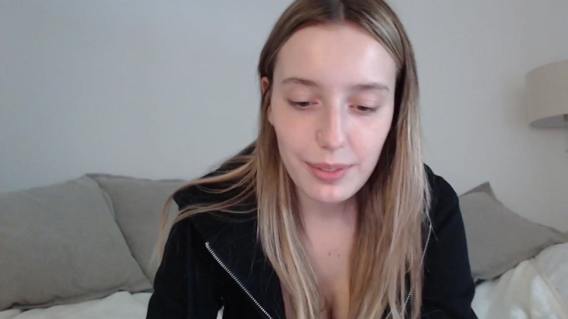 Gallery image thumbnail from Elenaxkiss's myfreecams stream on, 04/19/2025, 13:08 image 8 of 20