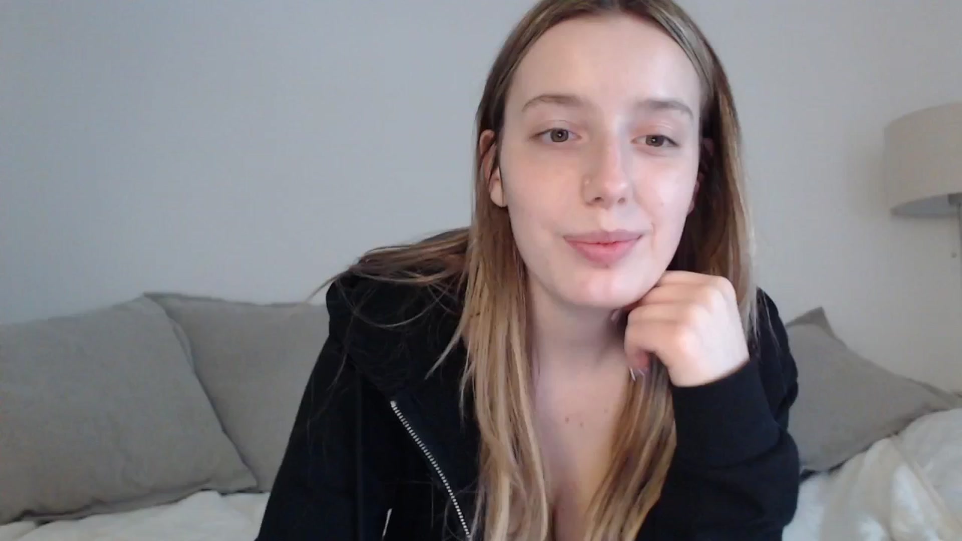 Gallery image thumbnail from Elenaxkiss's myfreecams stream on, 04/19/2025, 13:08 image 6 of 20