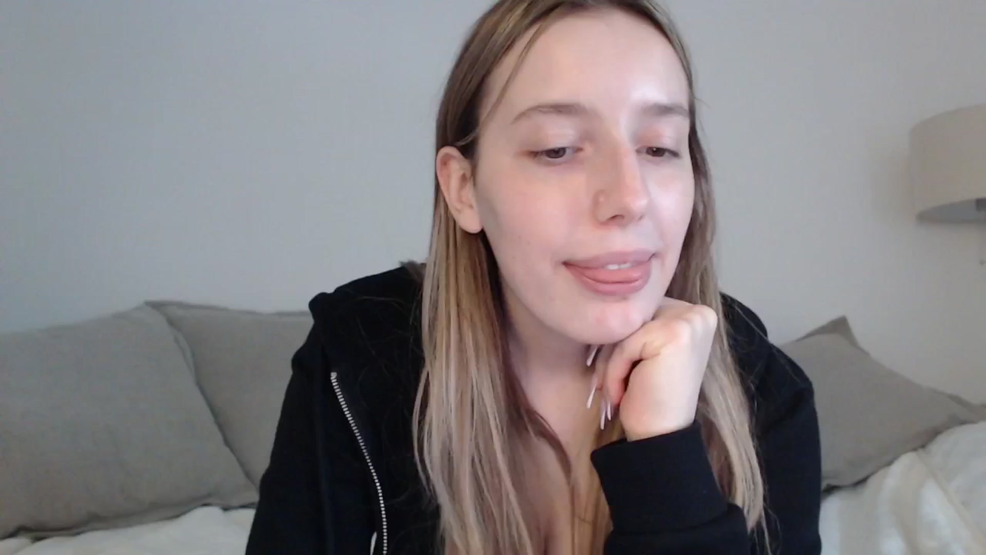 Gallery image thumbnail from Elenaxkiss's myfreecams stream on, 04/19/2025, 13:08 image 12 of 20