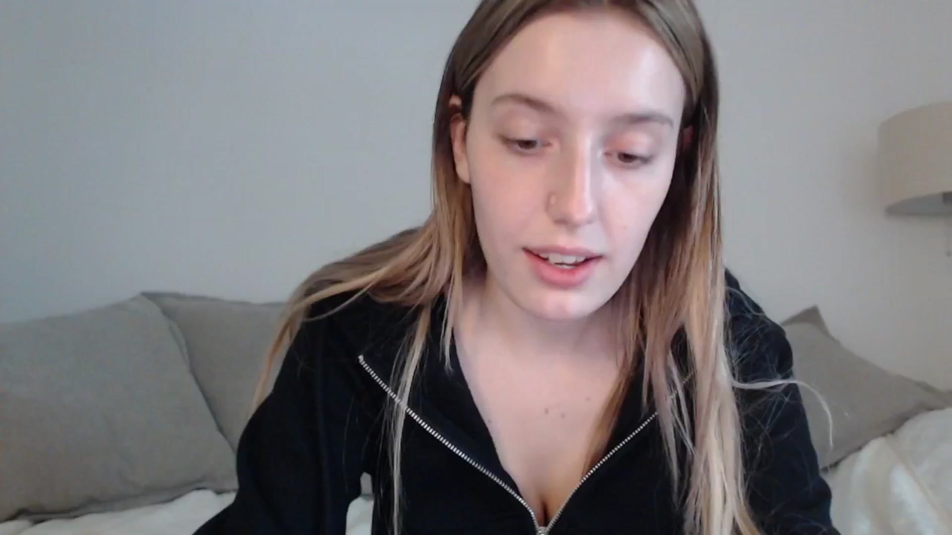 Gallery image thumbnail from Elenaxkiss's myfreecams stream on, 04/19/2025, 13:08 image 15 of 20