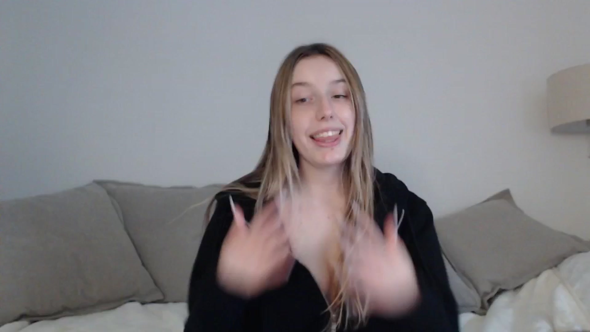 Gallery image thumbnail from Elenaxkiss's myfreecams stream on, 04/19/2025, 13:08 image 1 of 20
