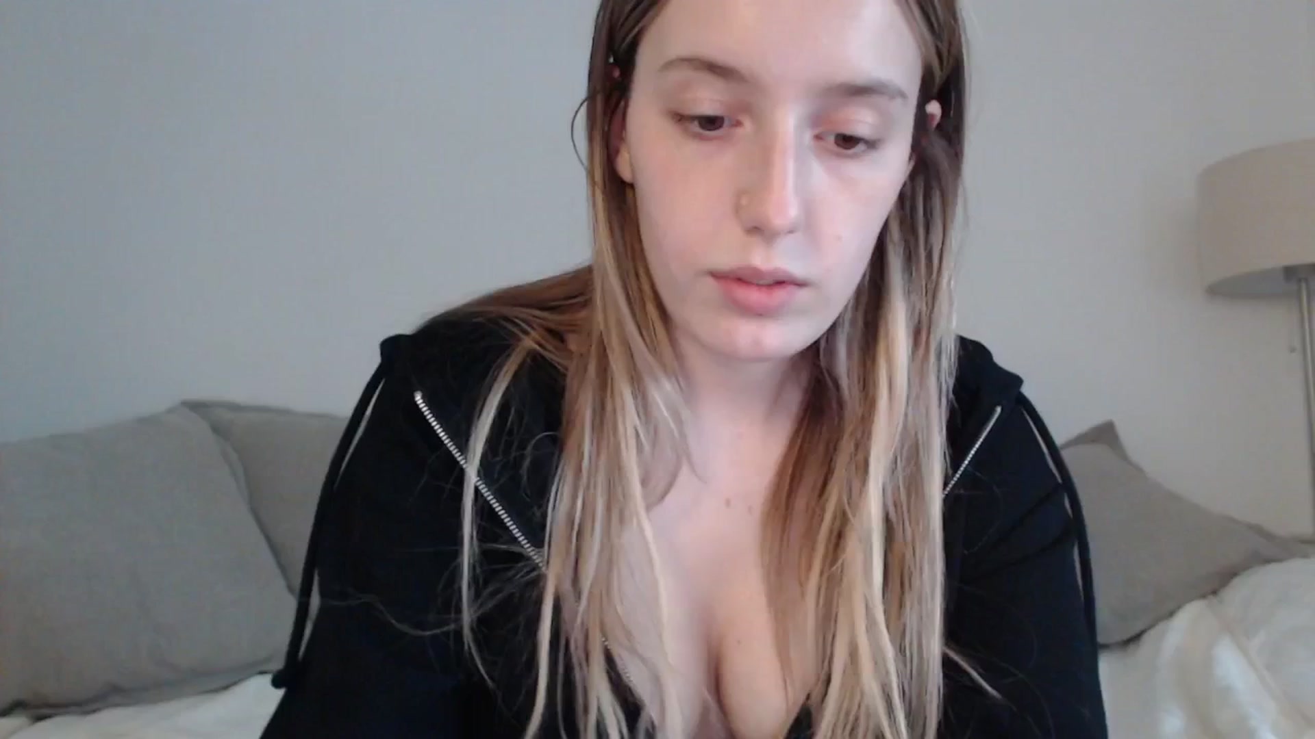 Gallery image thumbnail from Elenaxkiss's myfreecams stream on, 04/19/2025, 13:08 image 17 of 20