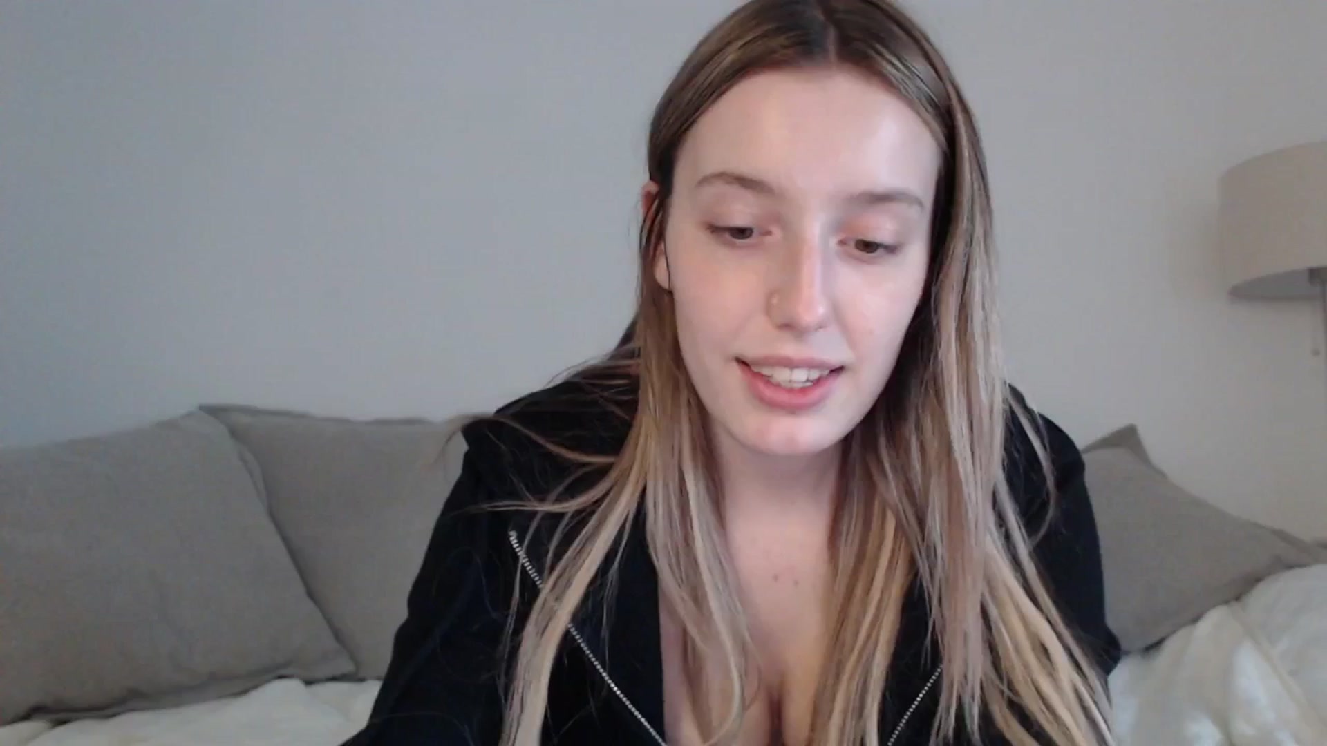 Gallery image thumbnail from Elenaxkiss's myfreecams stream on, 04/19/2025, 13:08 image 5 of 20