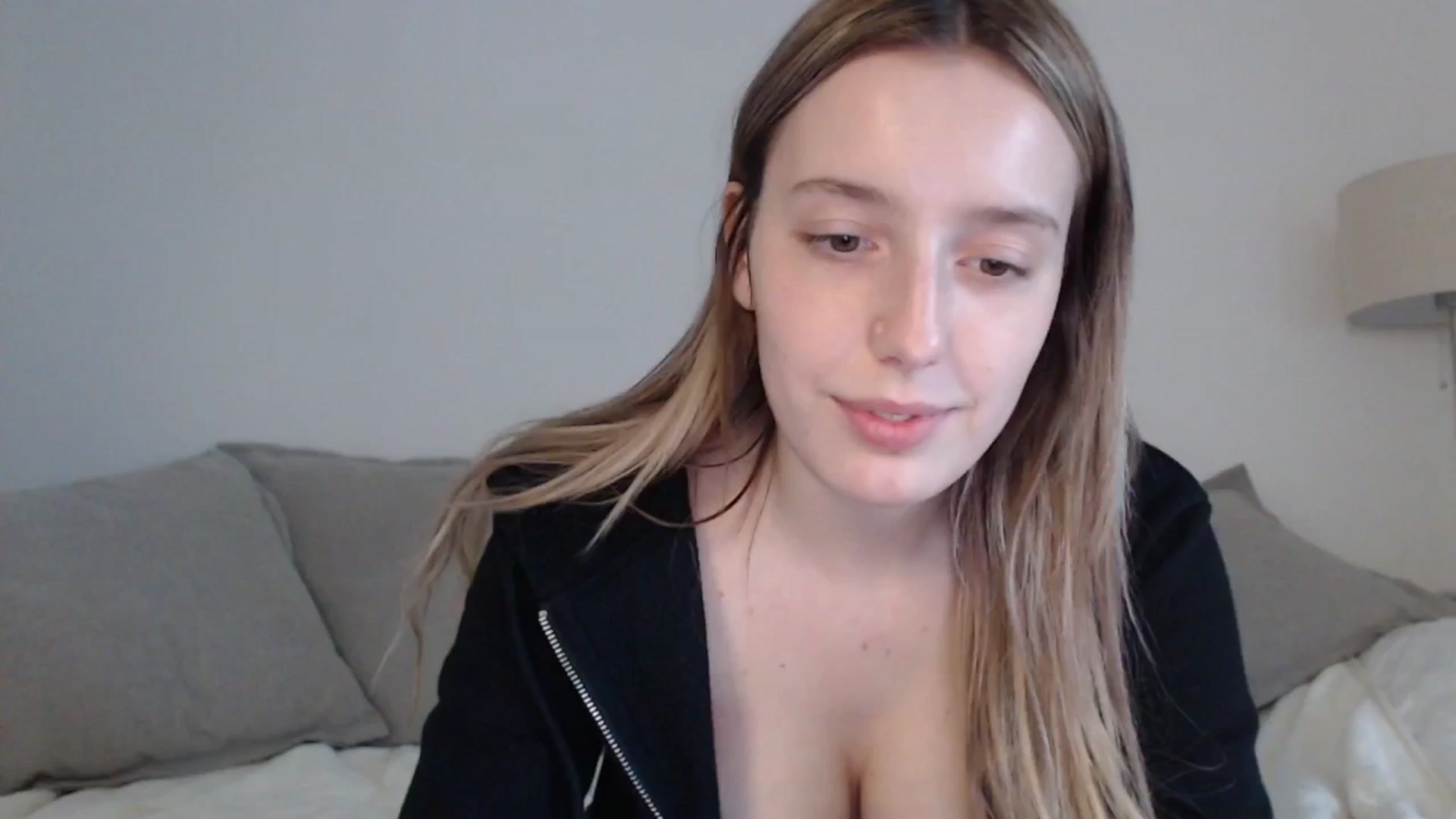 Gallery image thumbnail from Elenaxkiss's myfreecams stream on, 04/19/2025, 13:08 image 4 of 20