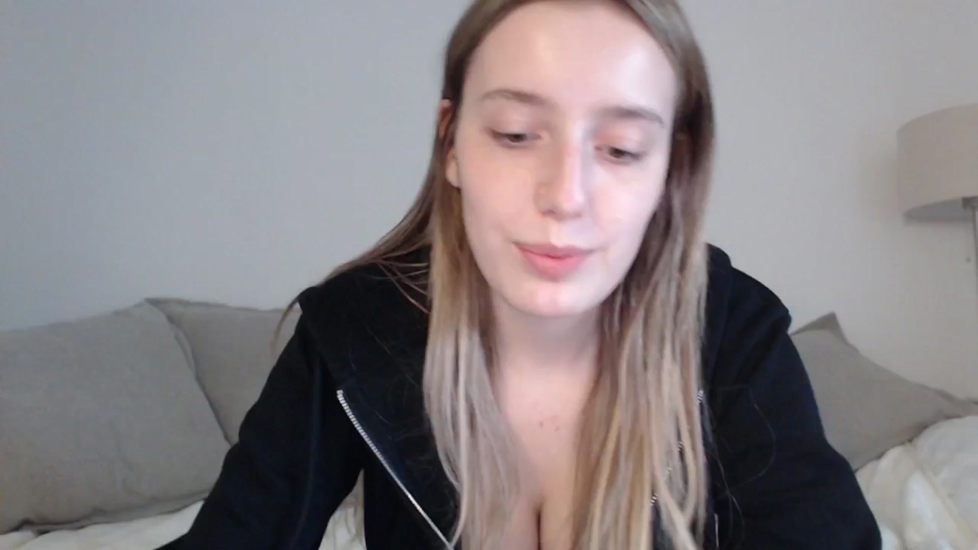 Gallery image thumbnail from Elenaxkiss's myfreecams stream on, 04/19/2025, 13:08 image 2 of 20