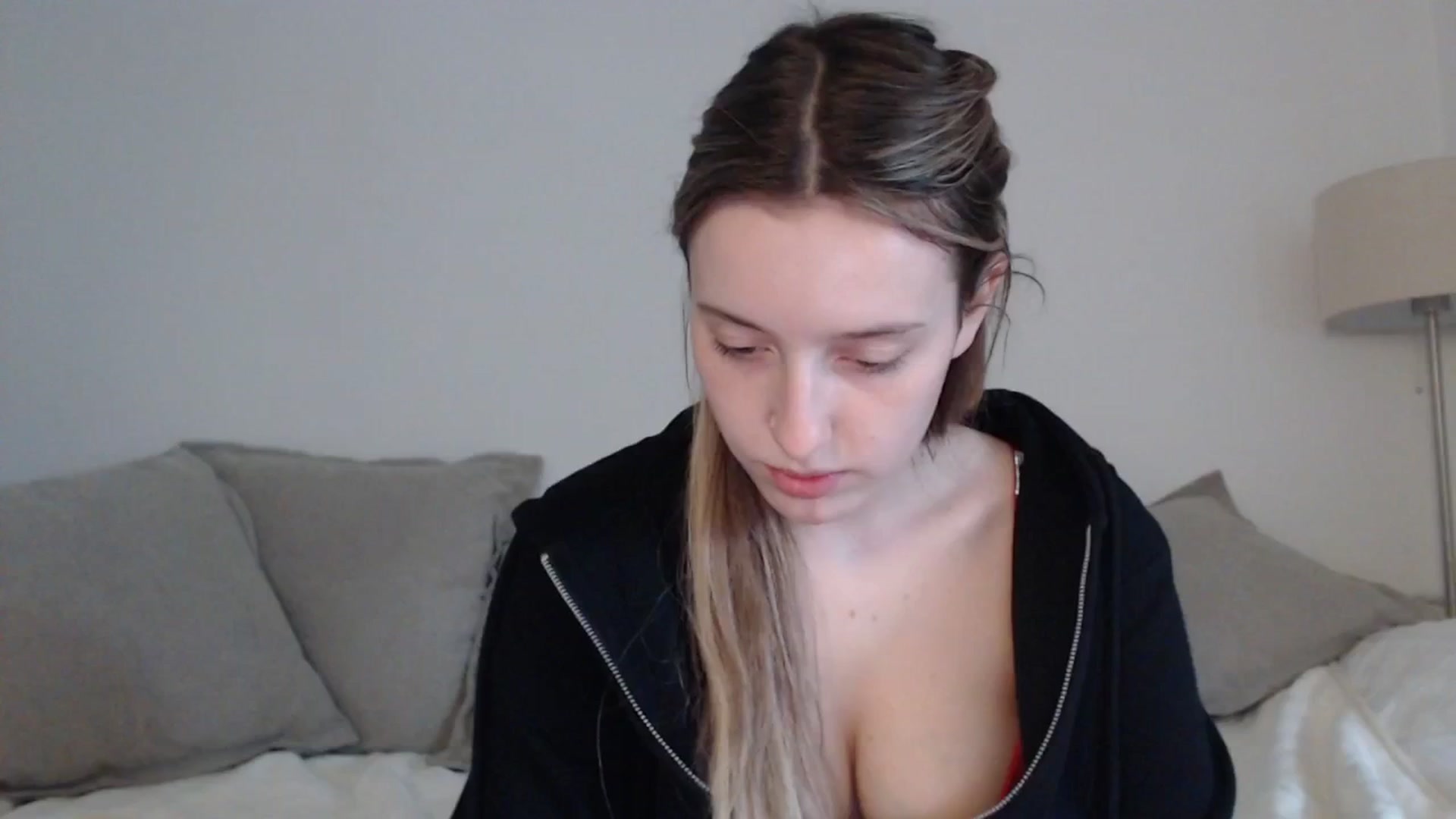 Gallery image thumbnail from Elenaxkiss's myfreecams stream on, 04/19/2025, 14:23 image 9 of 20