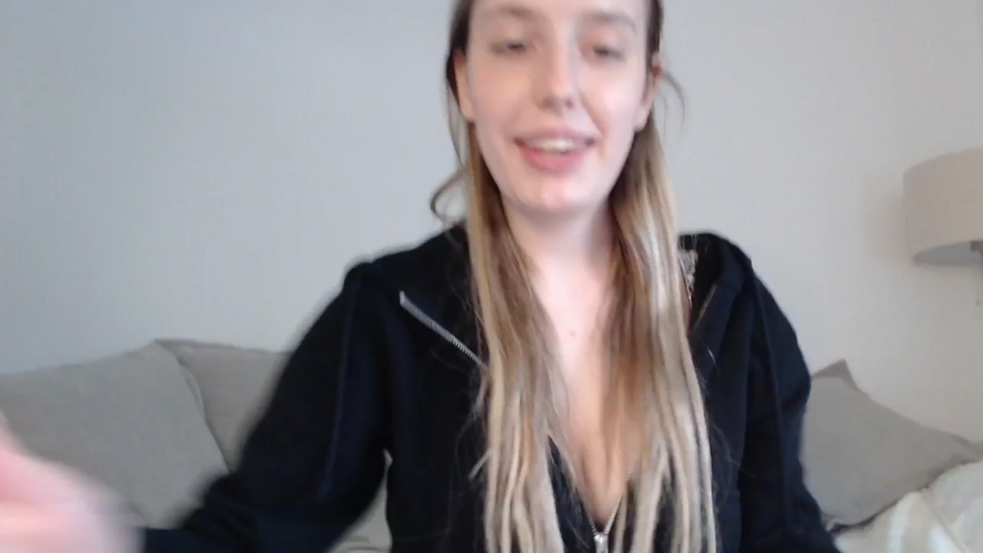 Gallery image thumbnail from Elenaxkiss's myfreecams stream on, 04/19/2025, 14:23 image 11 of 20