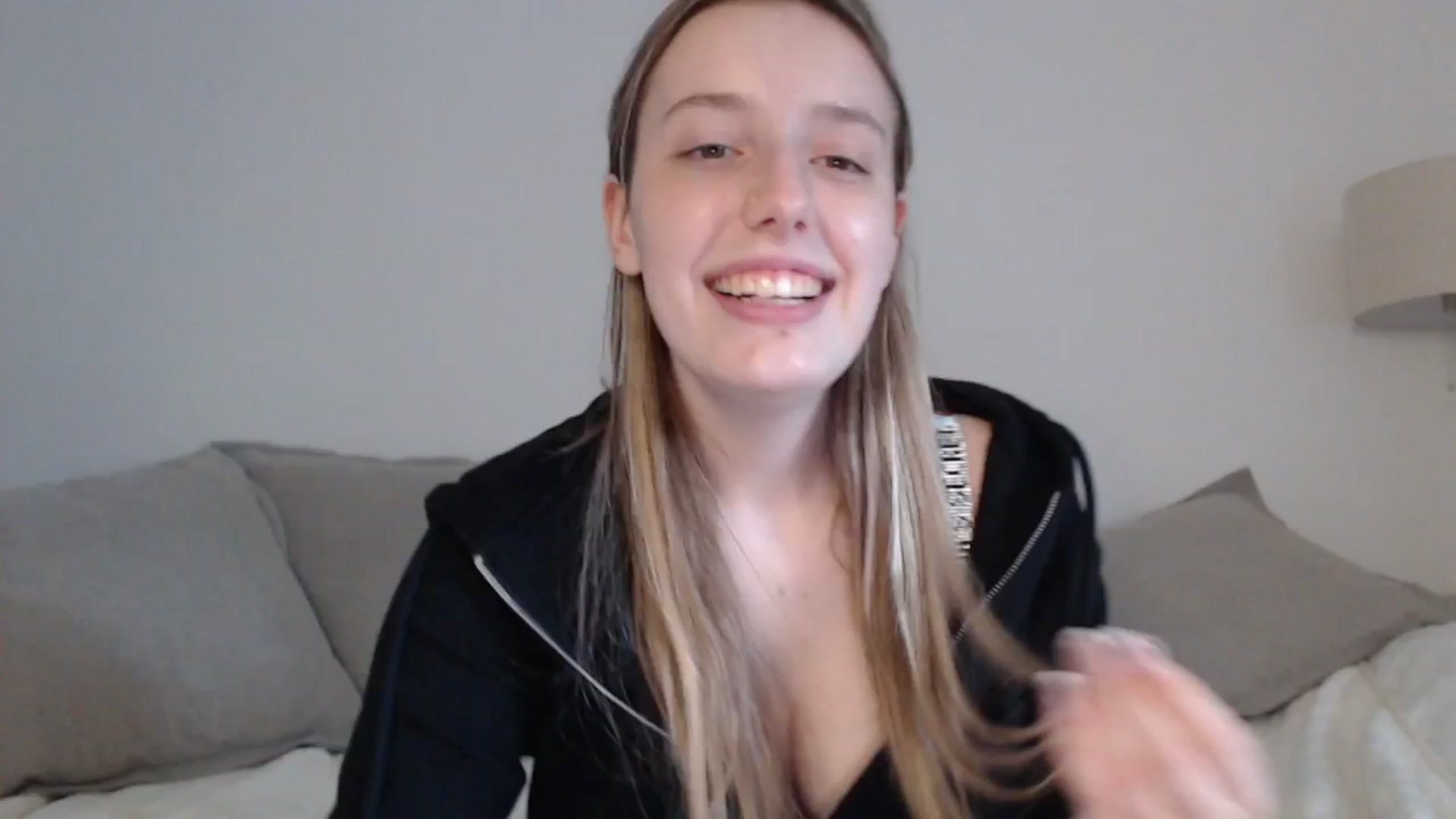 Gallery image thumbnail from Elenaxkiss's myfreecams stream on, 04/19/2025, 14:23 image 3 of 20