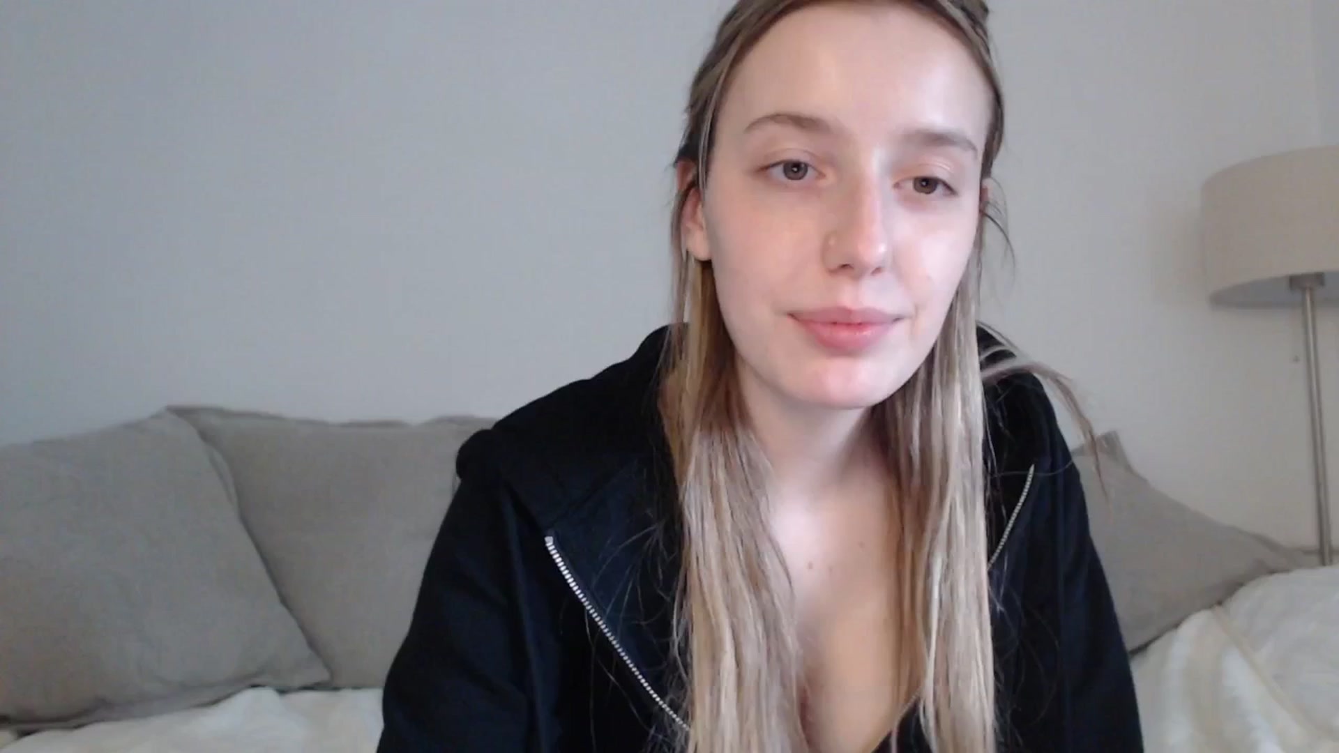 Gallery image thumbnail from Elenaxkiss's myfreecams stream on, 04/19/2025, 14:23 image 1 of 20