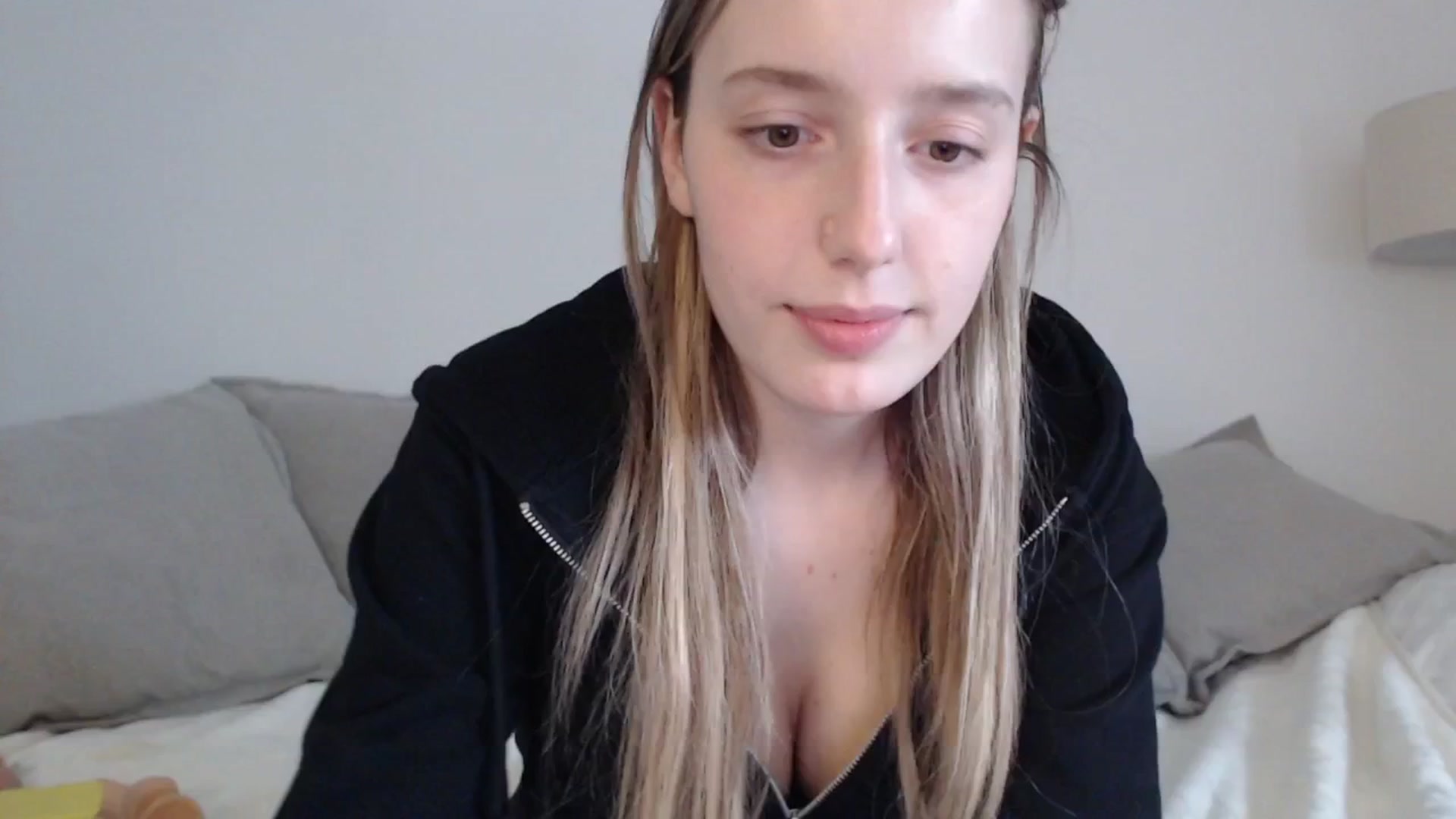 Gallery image thumbnail from Elenaxkiss's myfreecams stream on, 04/19/2025, 14:23 image 18 of 20