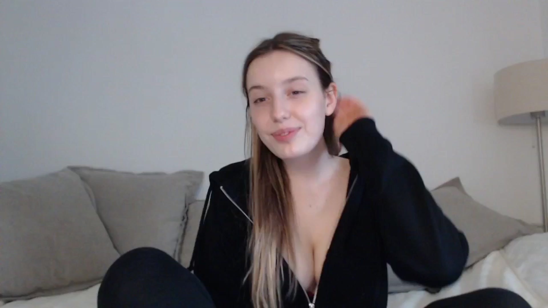 Gallery image thumbnail from Elenaxkiss's myfreecams stream on, 04/19/2025, 14:23 image 6 of 20
