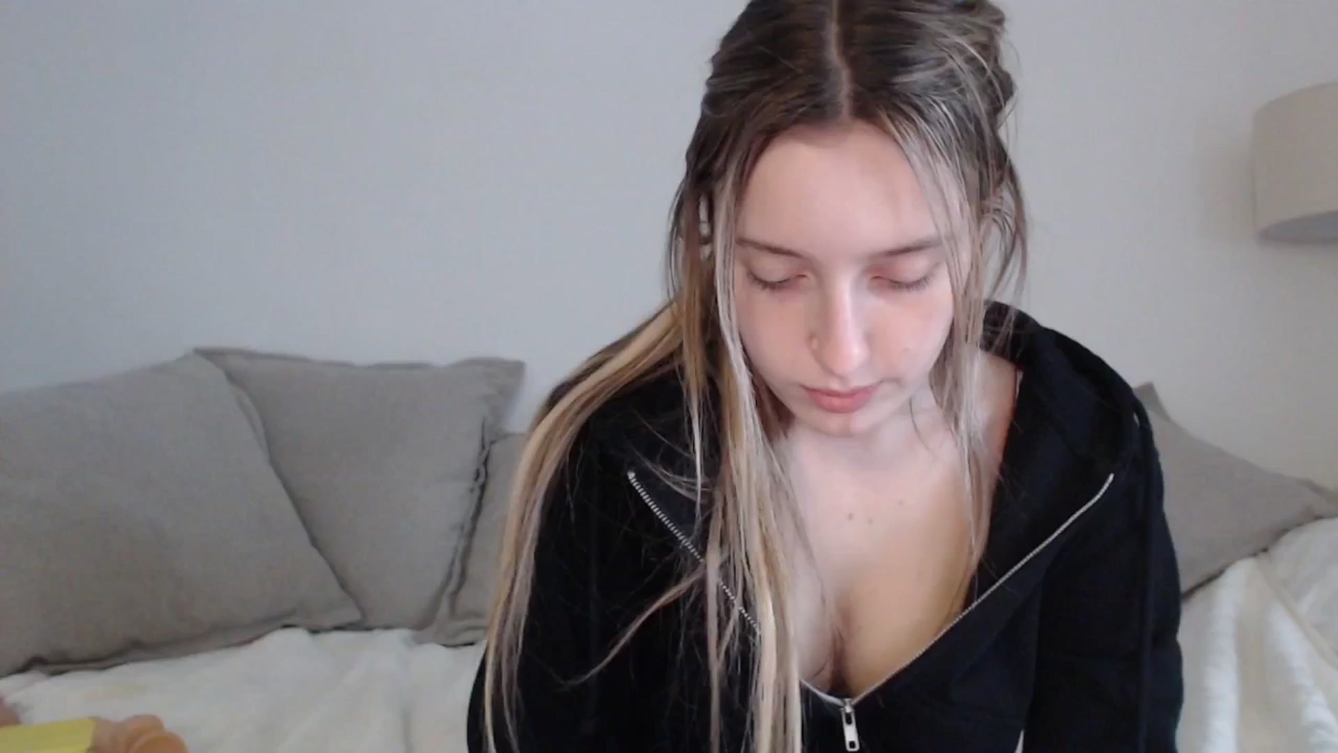 Gallery image thumbnail from Elenaxkiss's myfreecams stream on, 04/19/2025, 14:23 image 20 of 20