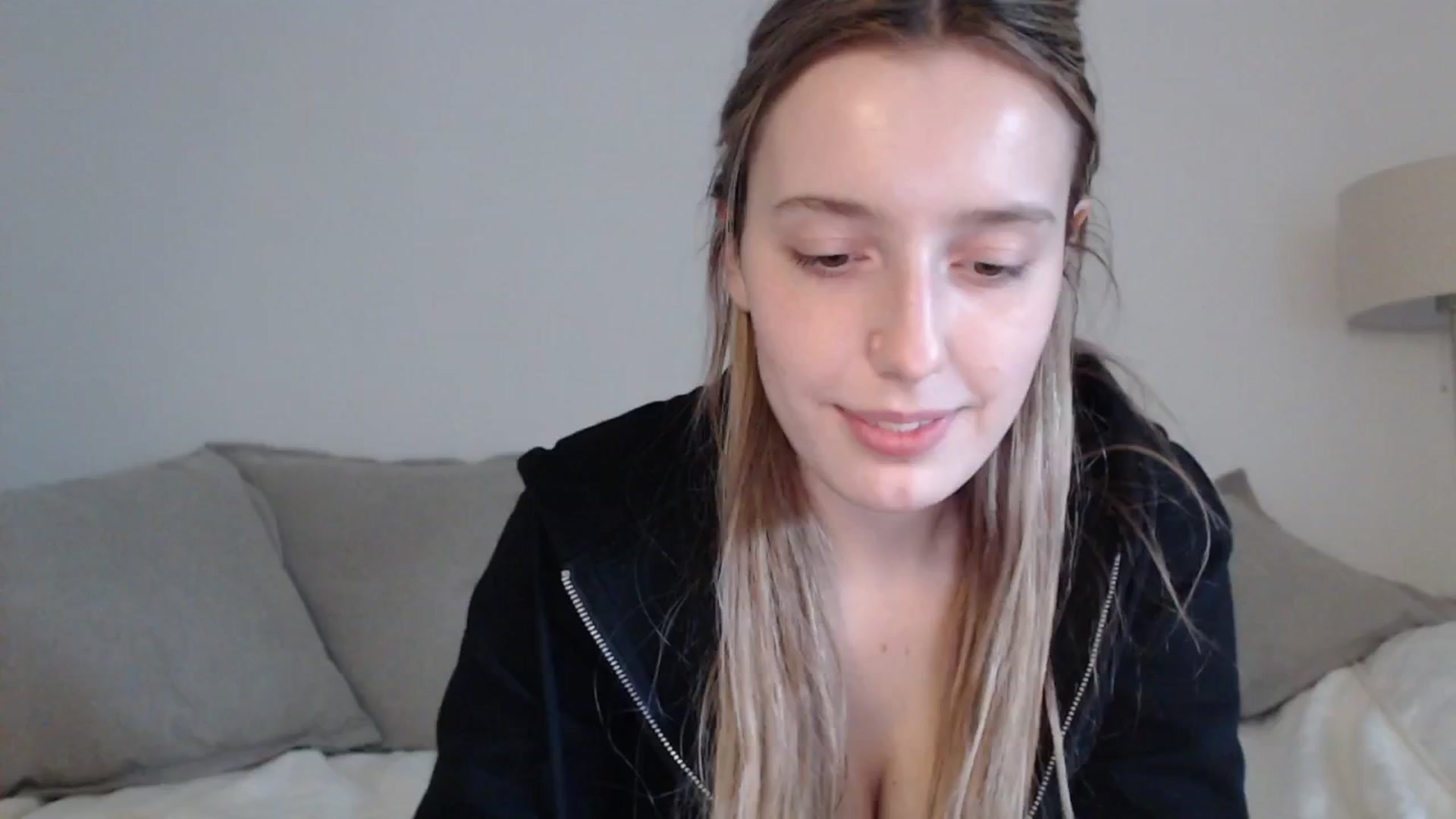 Gallery image thumbnail from Elenaxkiss's myfreecams stream on, 04/19/2025, 14:23 image 2 of 20