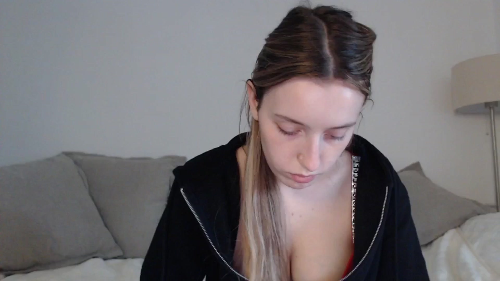 Gallery image thumbnail from Elenaxkiss's myfreecams stream on, 04/19/2025, 14:23 image 8 of 20