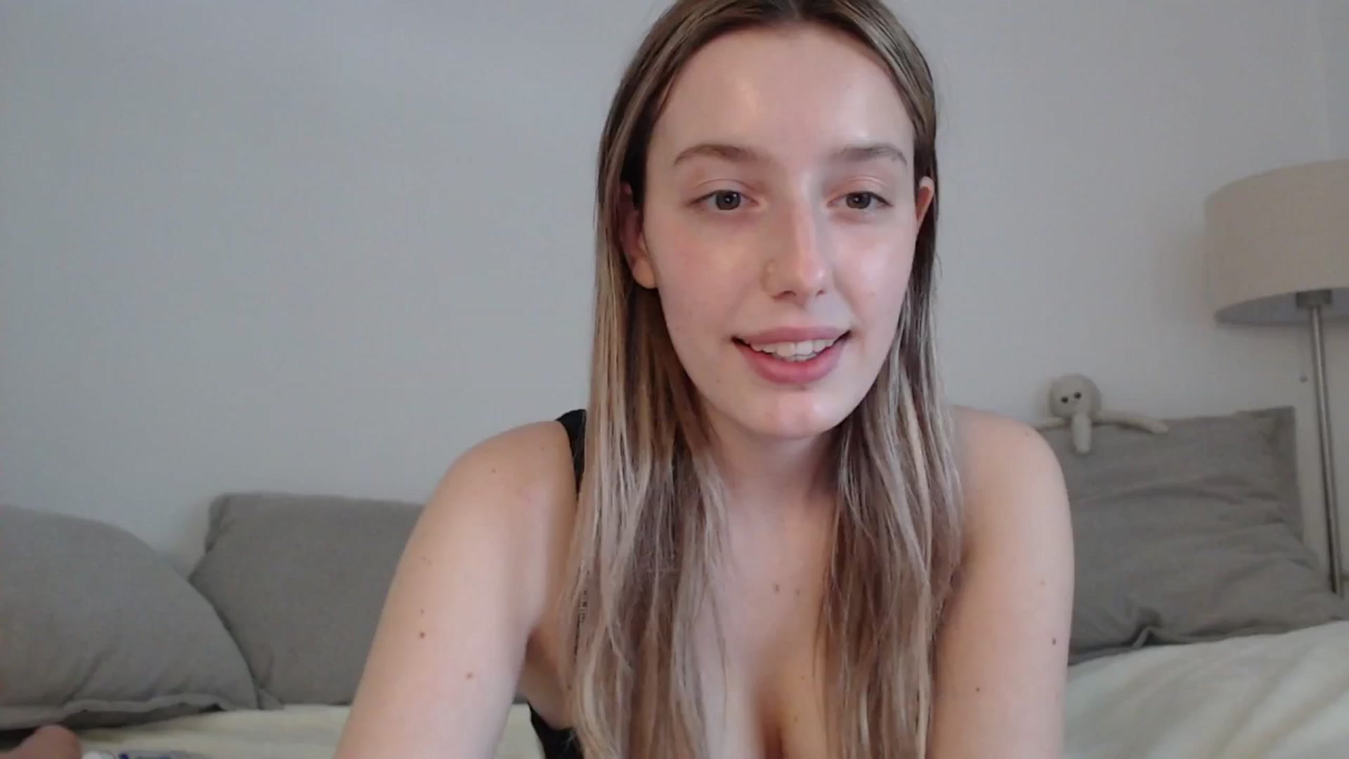 Gallery image thumbnail from Elenaxkiss's myfreecams stream on, 04/20/2025, 10:52 image 20 of 20