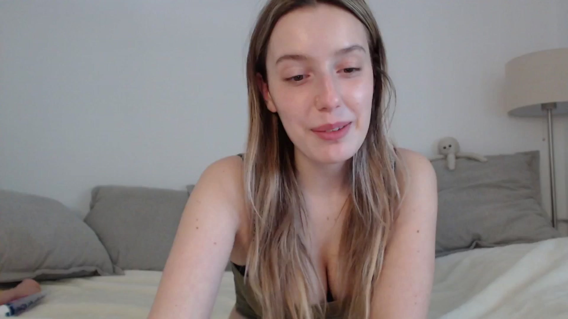 Gallery image thumbnail from Elenaxkiss's myfreecams stream on, 04/20/2025, 10:52 image 7 of 20