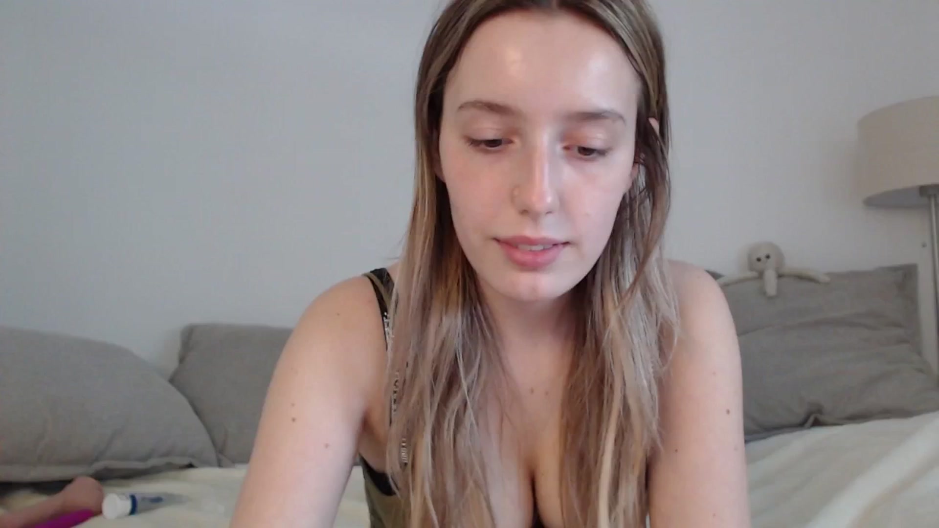 Gallery image thumbnail from Elenaxkiss's myfreecams stream on, 04/20/2025, 10:52 image 13 of 20