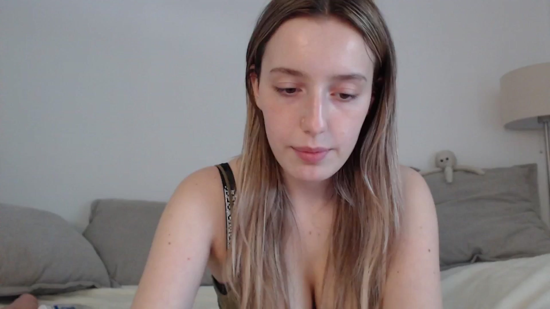 Gallery image thumbnail from Elenaxkiss's myfreecams stream on, 04/20/2025, 10:52 image 17 of 20