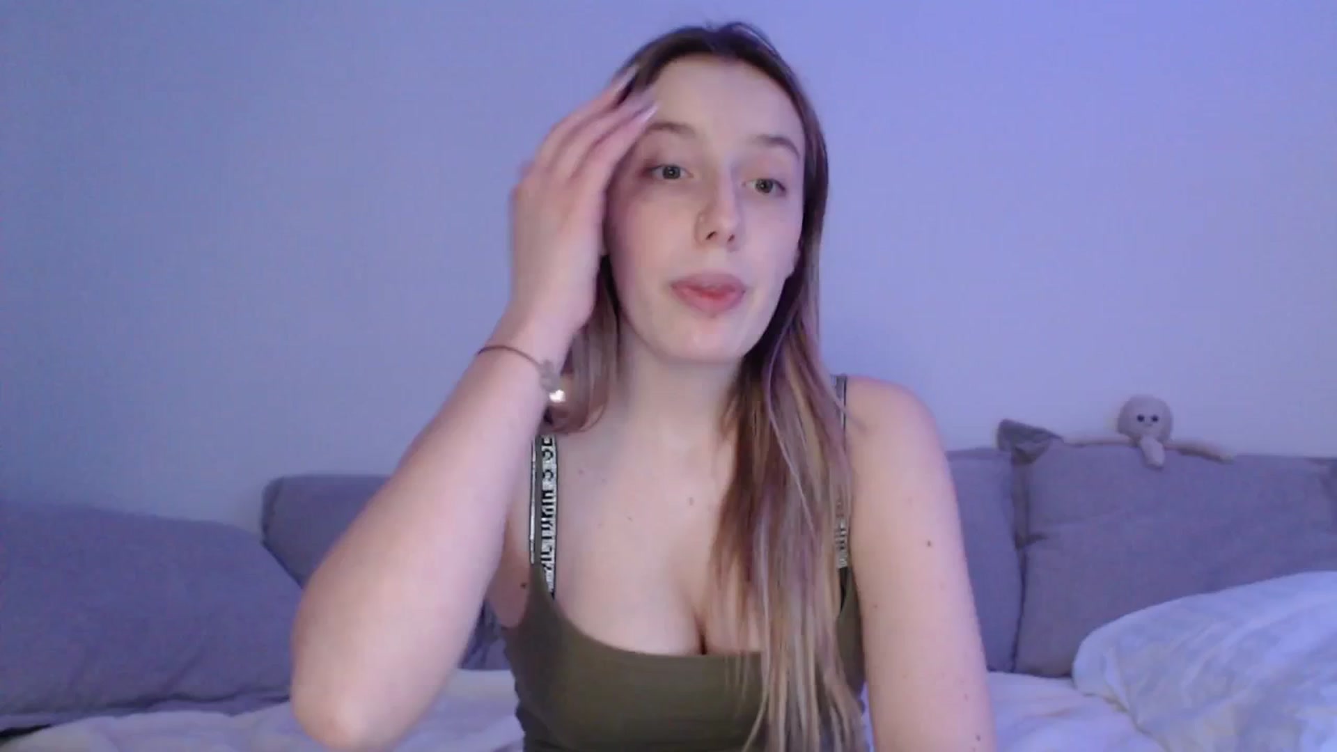 Gallery image thumbnail from Elenaxkiss's myfreecams stream on, 04/20/2025, 18:06 image 3 of 20