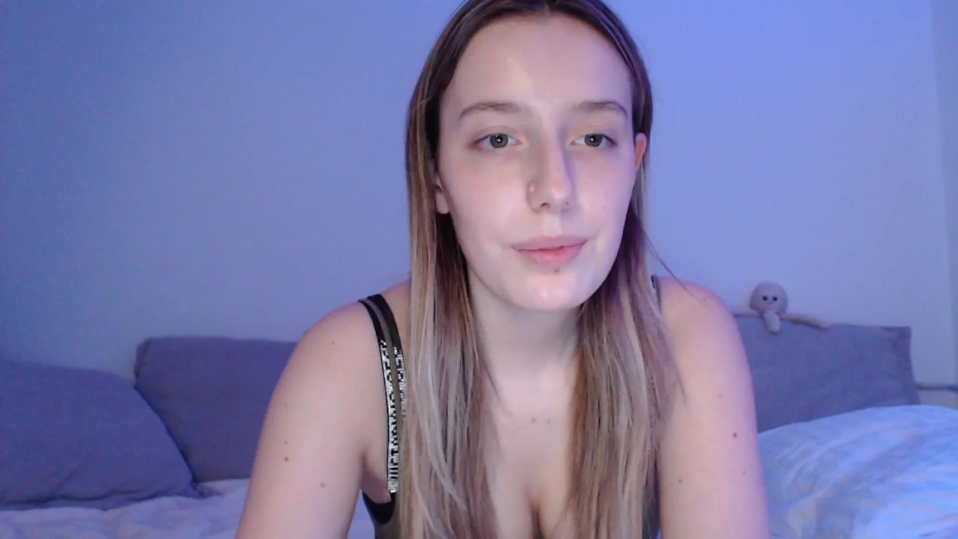Gallery image thumbnail from Elenaxkiss's myfreecams stream on, 04/20/2025, 18:06 image 18 of 20