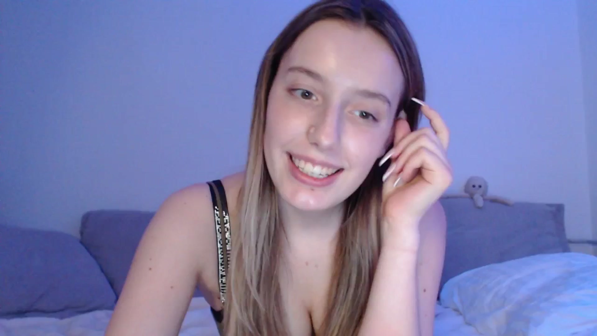 Gallery image thumbnail from Elenaxkiss's myfreecams stream on, 04/20/2025, 18:06 image 19 of 20