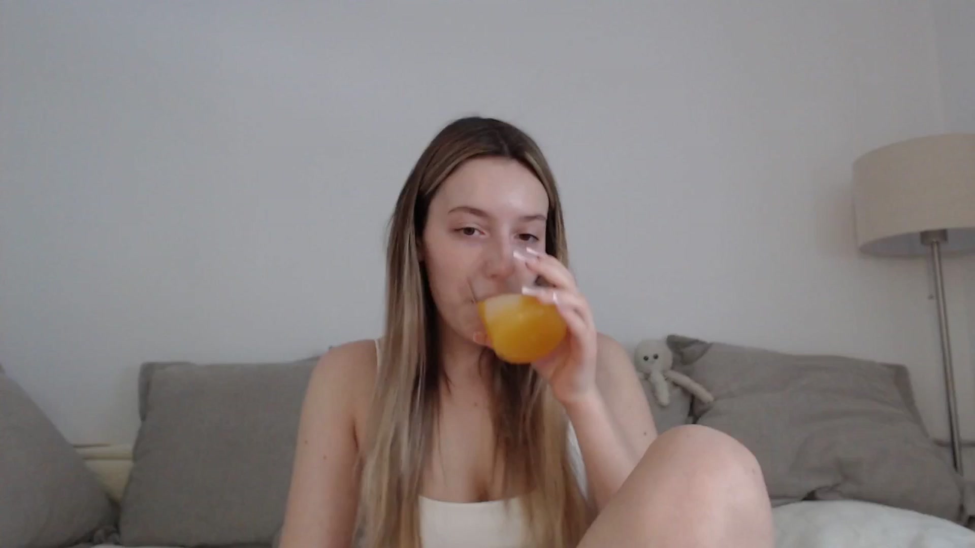 Gallery image thumbnail from Elenaxkiss's myfreecams stream on, 04/21/2025, 10:10 image 9 of 20