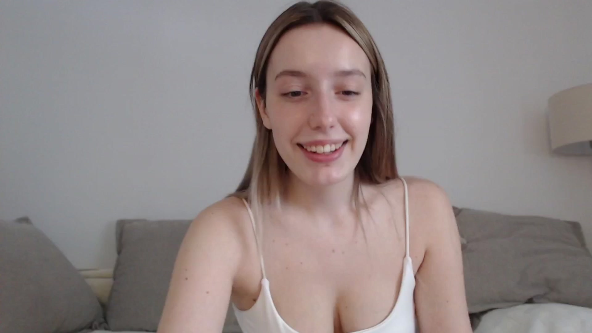 Gallery image thumbnail from Elenaxkiss's myfreecams stream on, 04/21/2025, 10:10 image 16 of 20