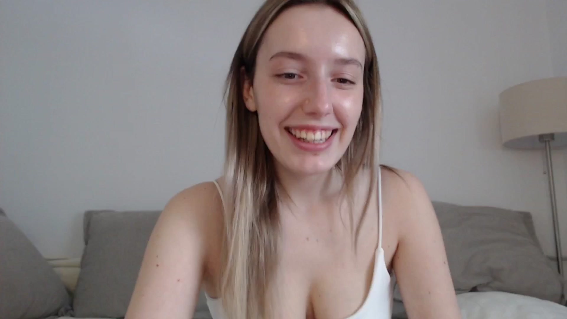 Gallery image thumbnail from Elenaxkiss's myfreecams stream on, 04/21/2025, 10:10 image 6 of 20