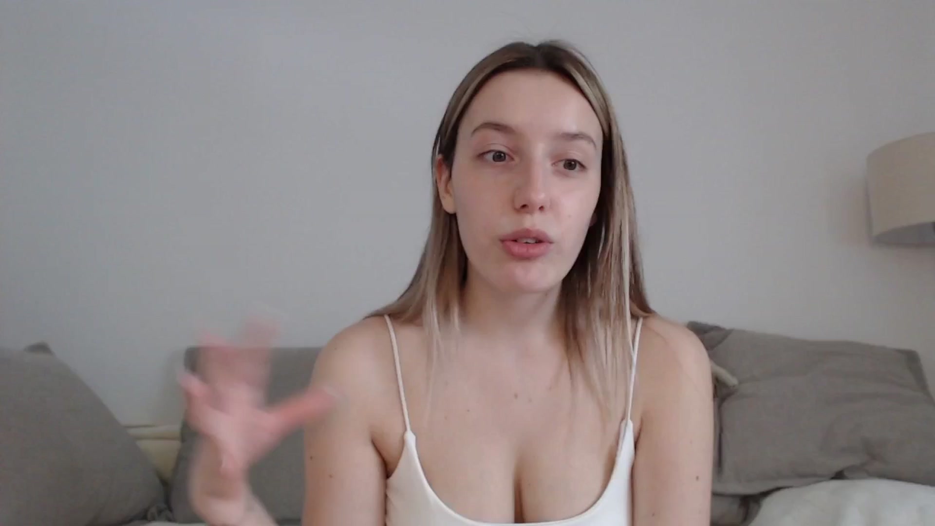Gallery image thumbnail from Elenaxkiss's myfreecams stream on, 04/21/2025, 10:10 image 17 of 20