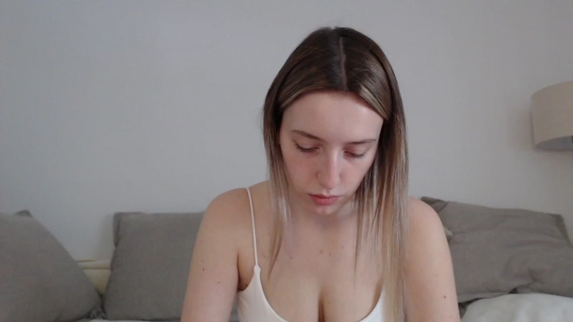 Gallery image thumbnail from Elenaxkiss's myfreecams stream on, 04/21/2025, 10:10 image 14 of 20