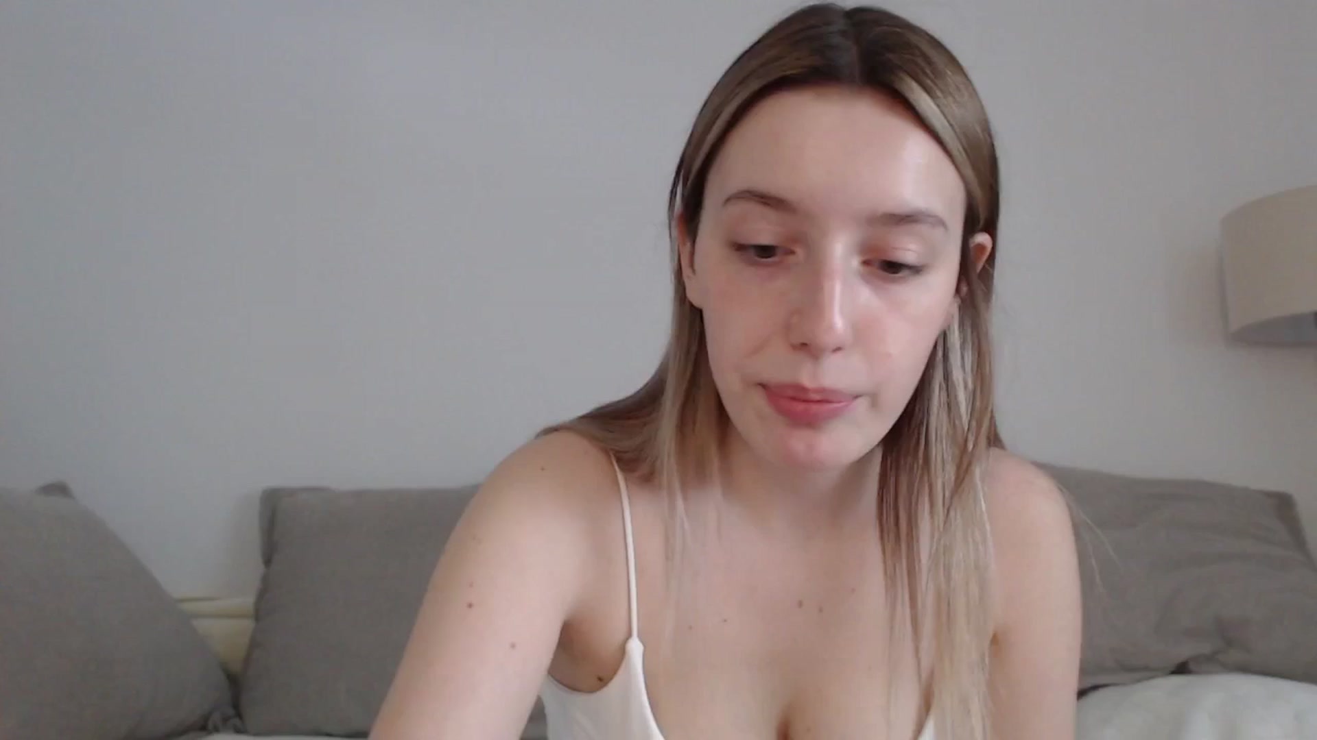 Gallery image thumbnail from Elenaxkiss's myfreecams stream on, 04/21/2025, 10:10 image 18 of 20